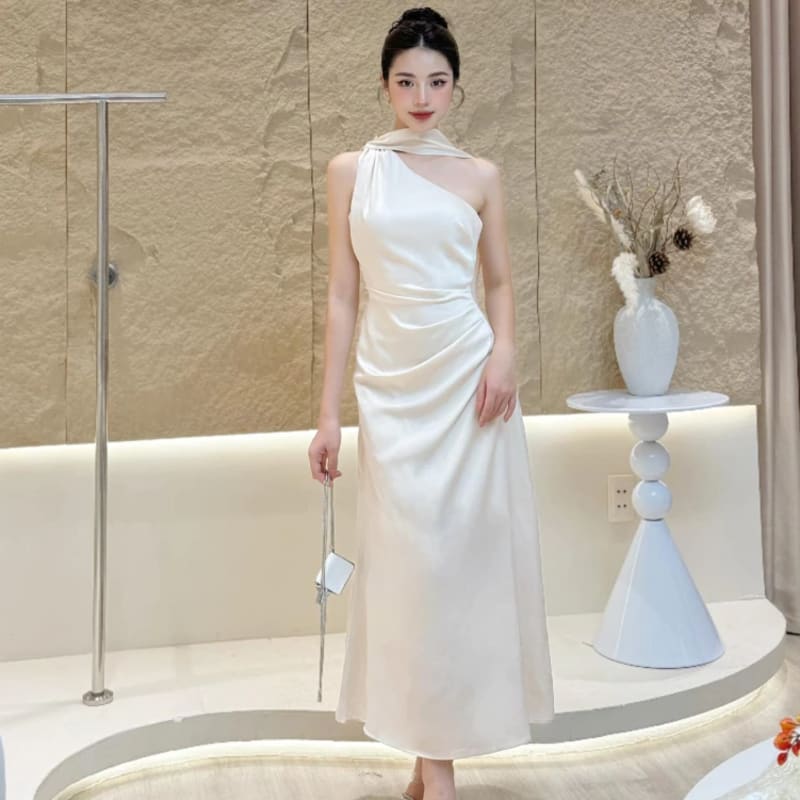 Váy lụa dáng dài tà chéo cổ sang trọng cho nữ đi tiệc tại Đà Nẵng size M