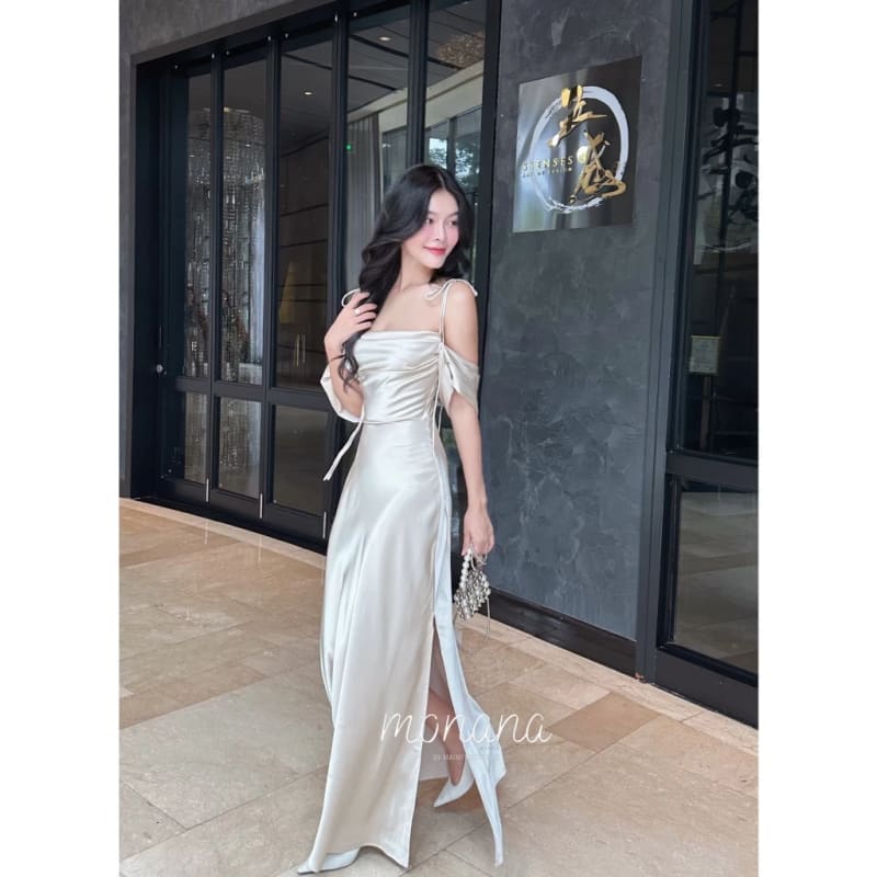 Váy lụa dự tiệc dáng dài trễ vai tay xếp ly cột dây thiết kế tôn dáng đi tiệc tại Đà Nẵng size M