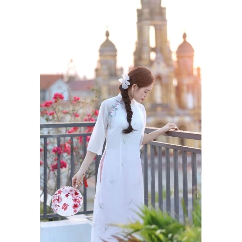 Áo Dài Hoa Nhí Thêu Hoa "Tulip" điểm nhấn. áo vải voan thêu áo may 4 tà đi tiệc tại Đà Nẵng size M