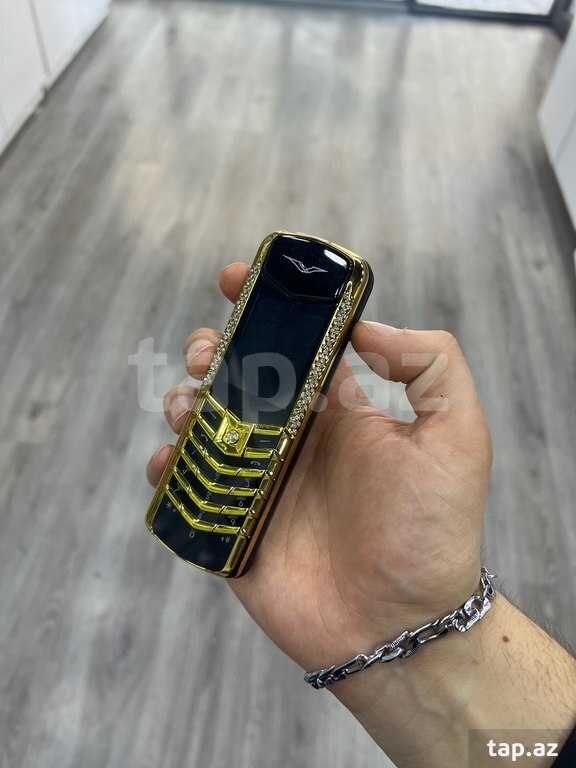 Vertu V9 pro gold