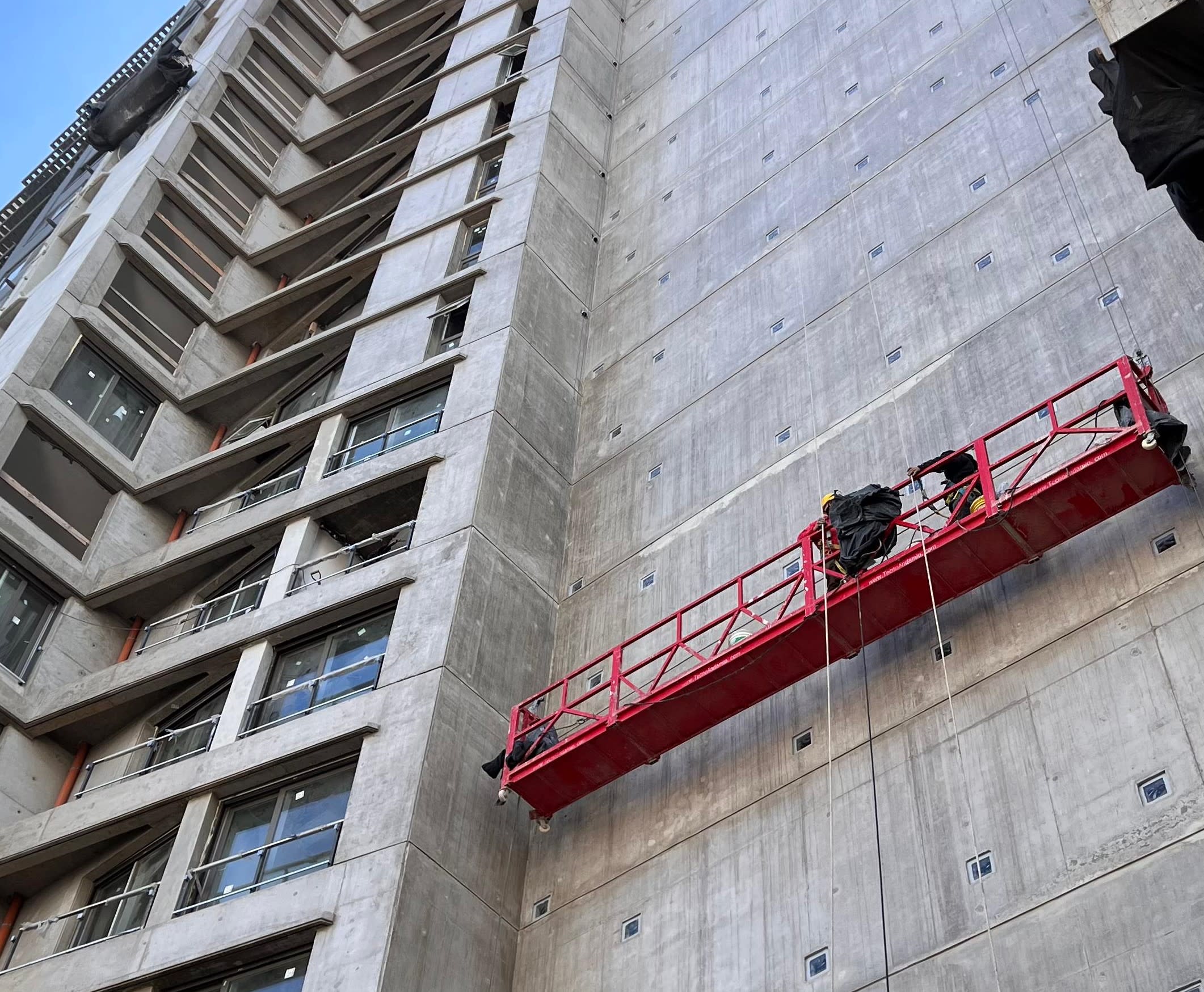 Plataforma elevadora Genie en obra de construccion en Rosario