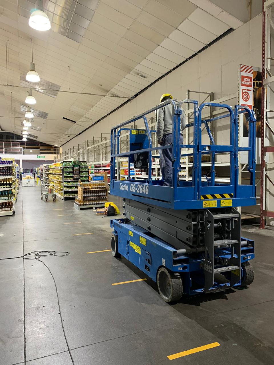 Montaje de balancin electrico ZLP-630 en edificio de altura