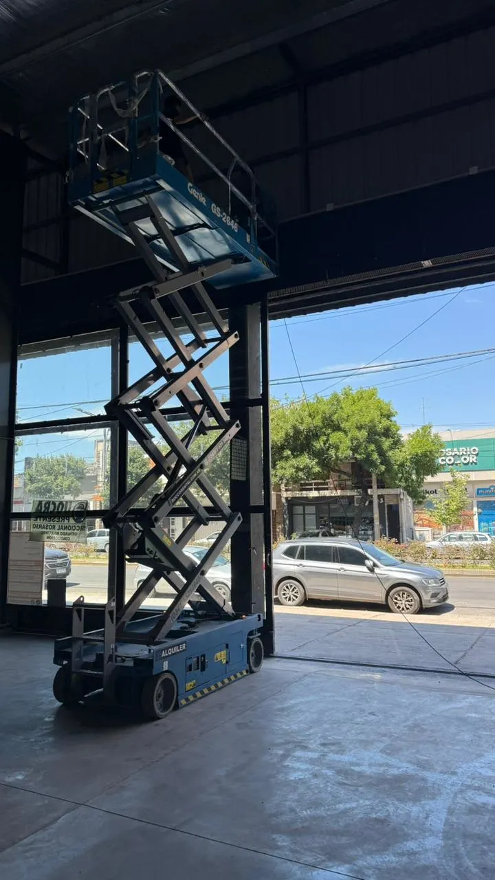 Instalacion de balancin electrico para limpieza de fachada en Rosario