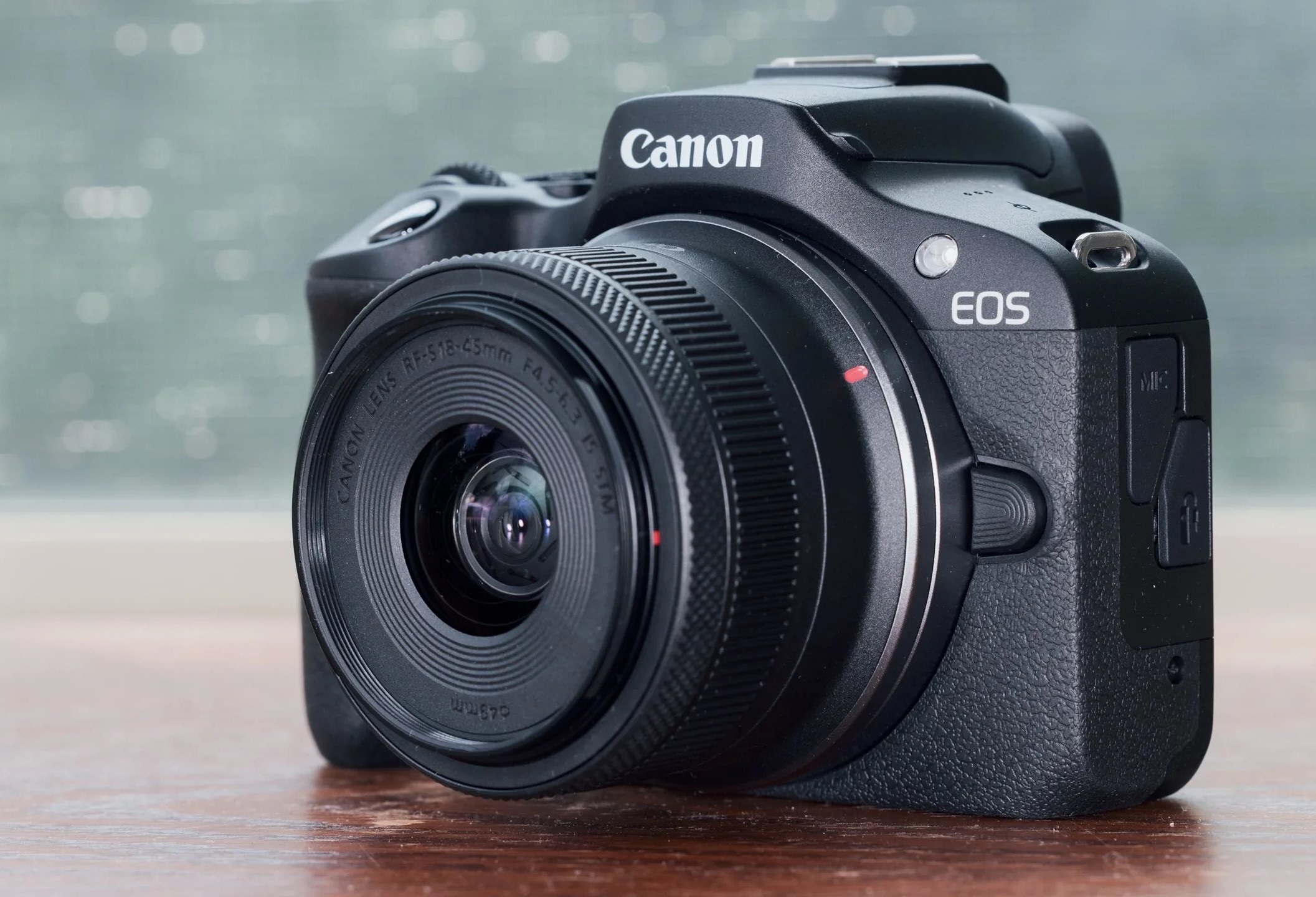Беззеркальный фотоаппарат Canon EOS R100 Kit 18-45mm IS STM