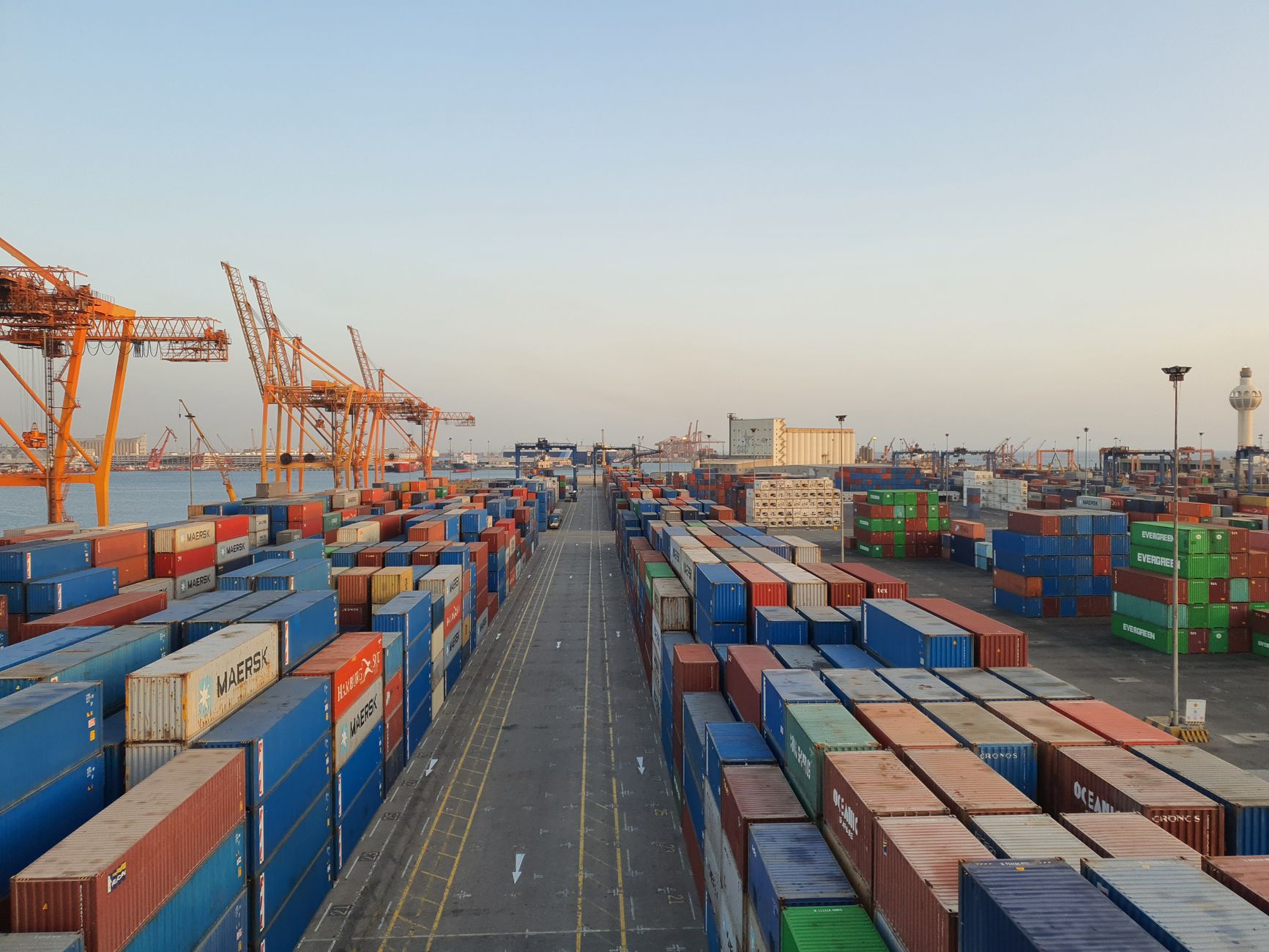 Reducing International Shipping Costs: A Strategic Guide for Exporters and FBA Sellers