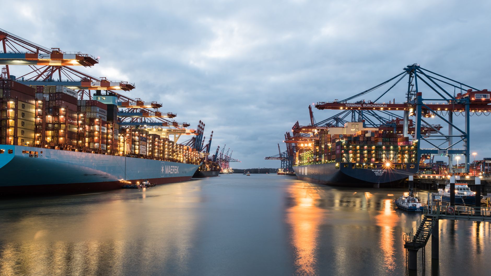 Luftfracht oder Seefracht? Die richtige Wahl für Exporteure zur Margensteigerung