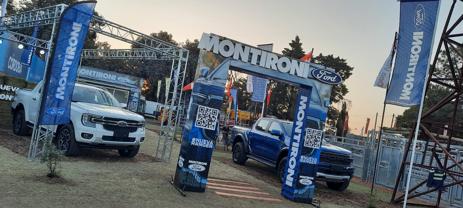 Stand Outdoor Montironi