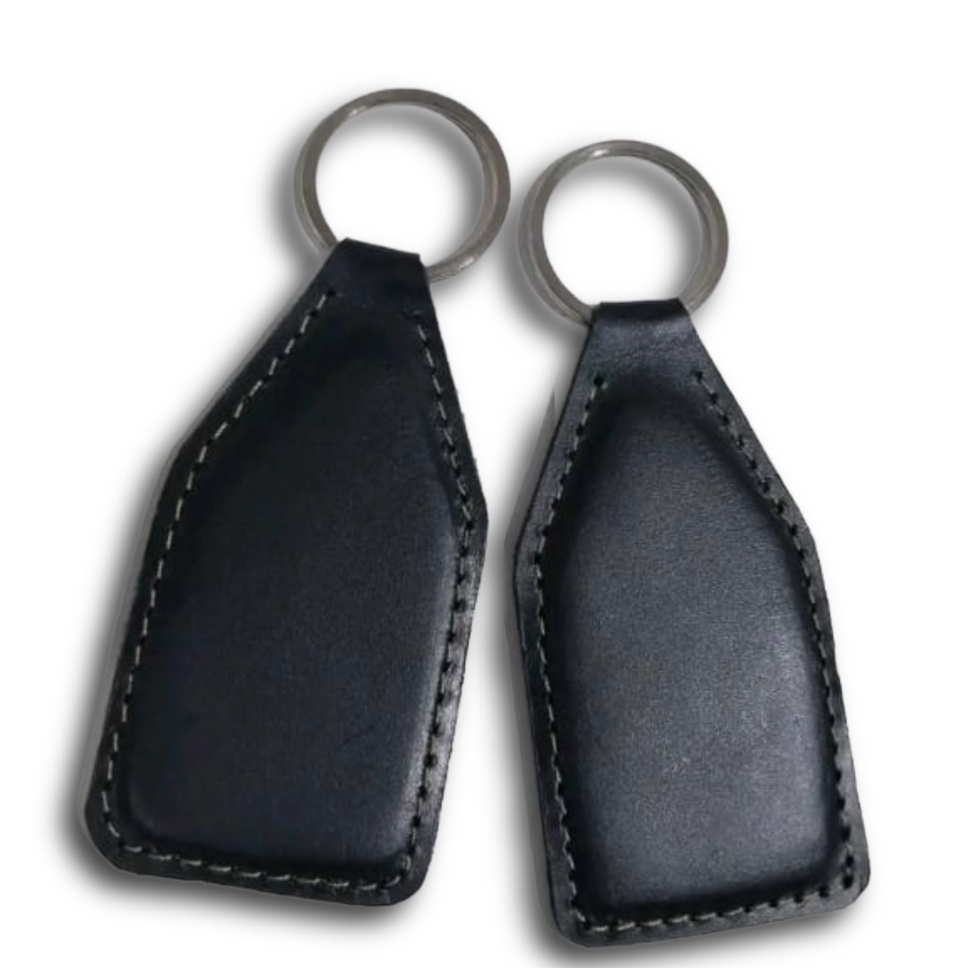 🔑 Black Leather Keychain – Elegant & Durable - Main View