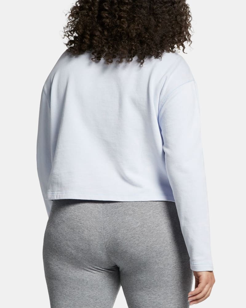 https://res.cloudinary.com/dia/image/upload/f_auto,t_pdp_main_800/Products/Nike/Nike%20Women's%20Plus%20Workout%20Sweatshirt%20Blue%20Size%203X/68106-back-model-80c2a76e64b8a5ac5f593f59afdeba87