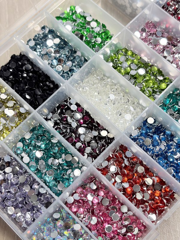 Flat bottom resin diamonds