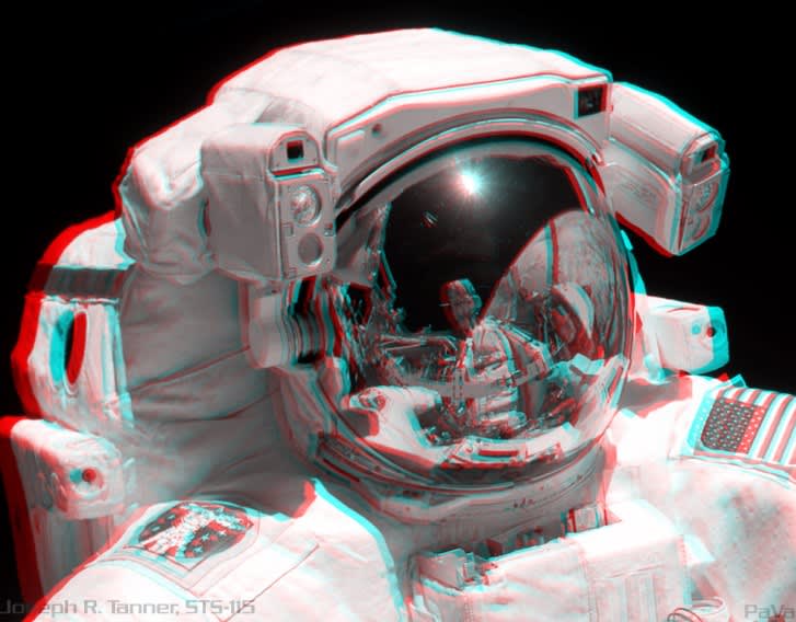 STS-115: Stereo Portrait
