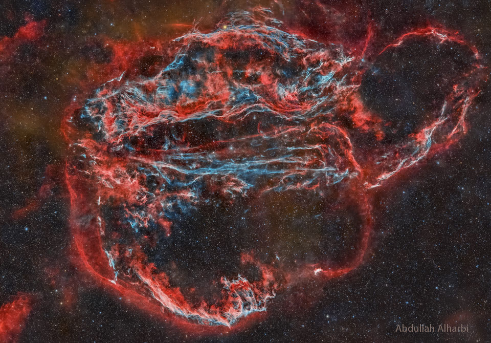 Veil Nebula: Wisps of an Ancient Supernova