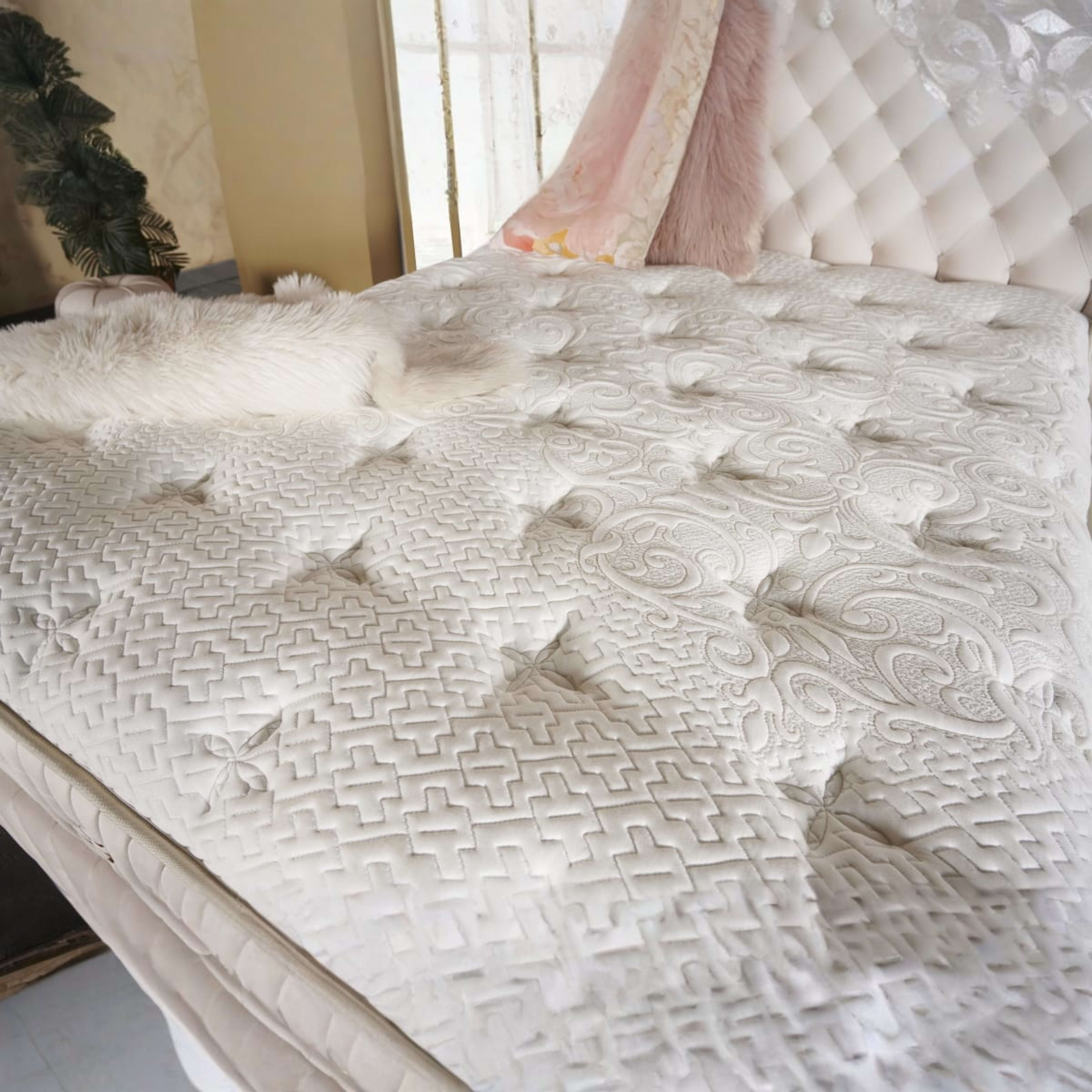Fluffy Boxspring Crème — 3
