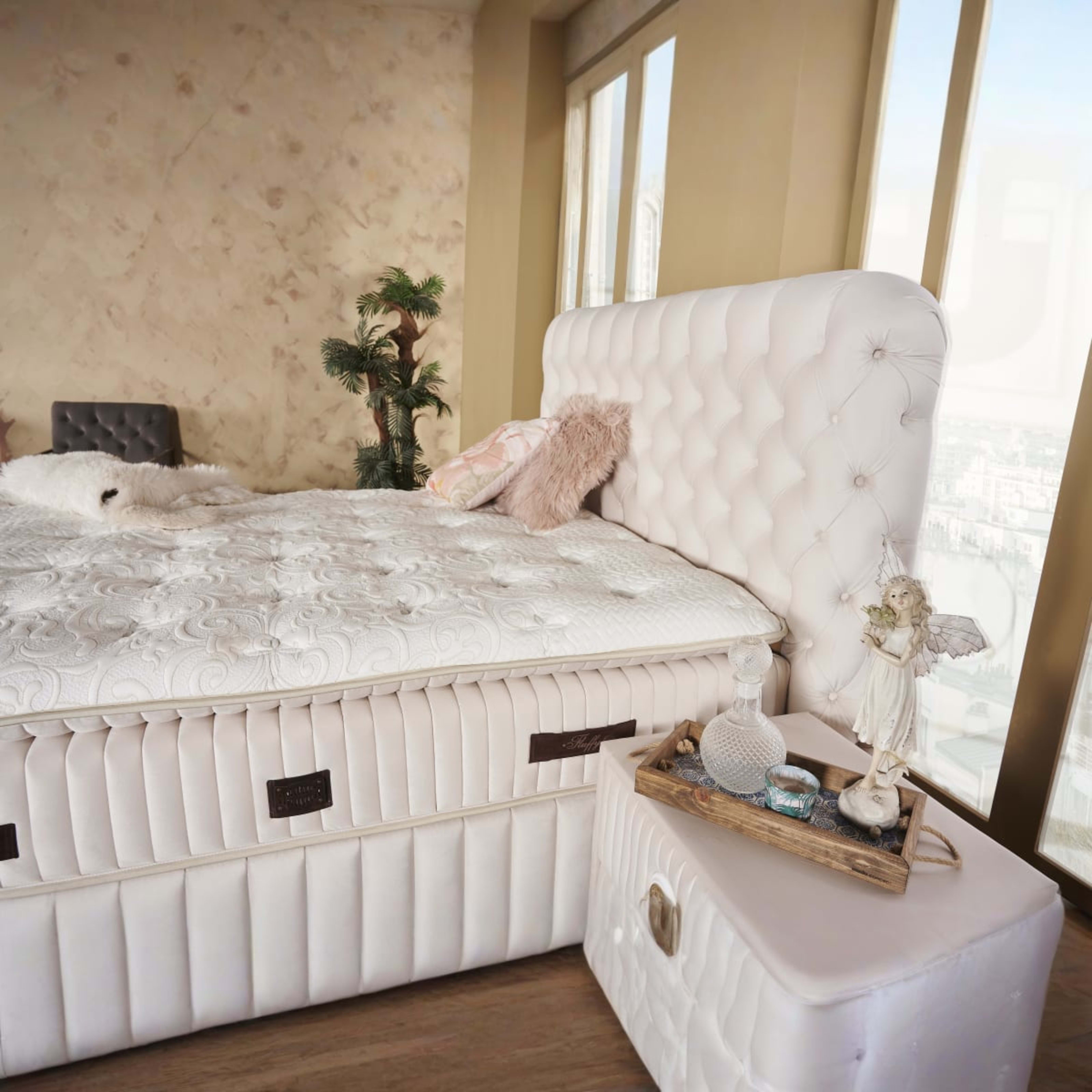 Fluffy Boxspring Crème — 2