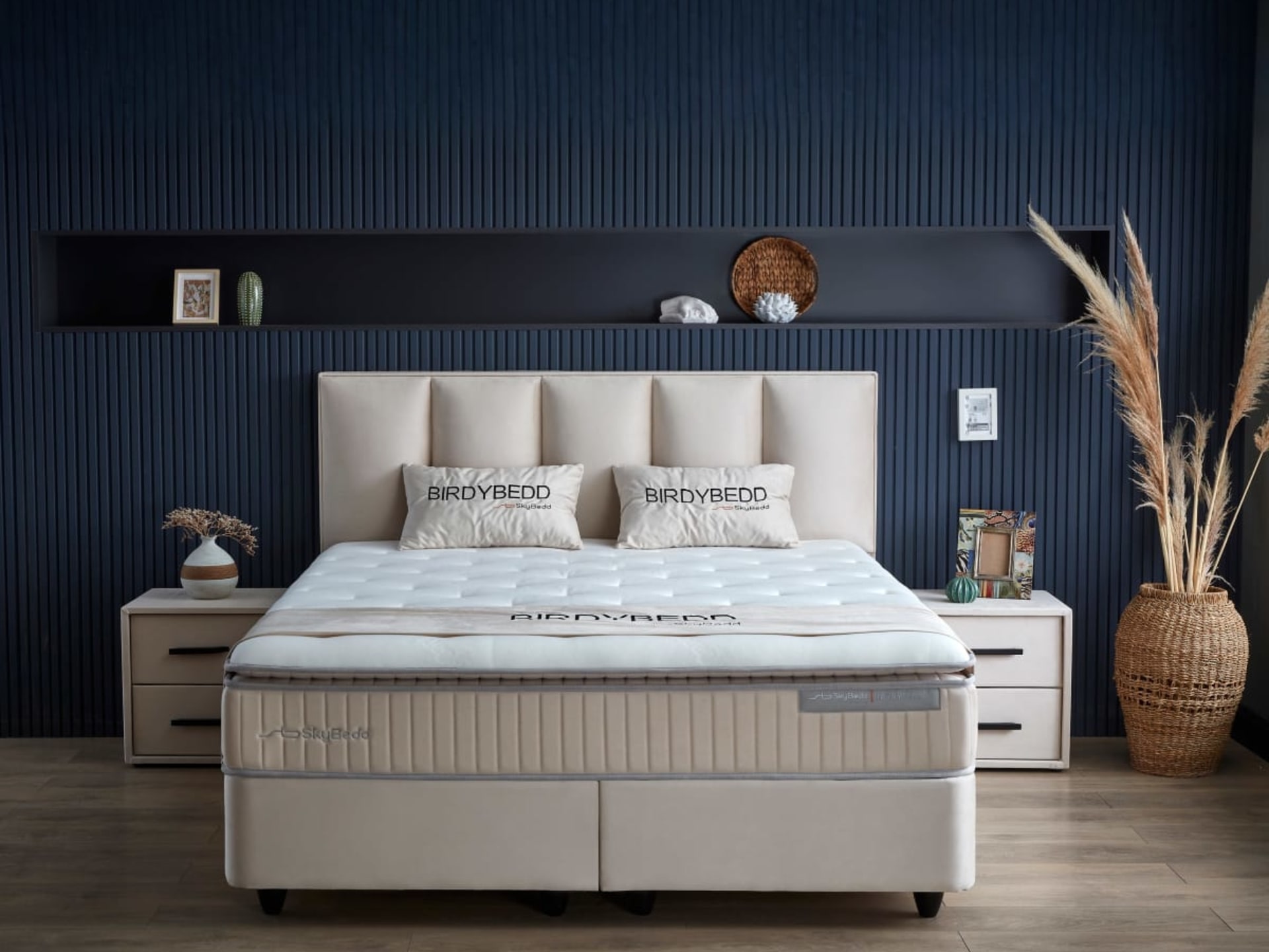 Birdy Bedframe