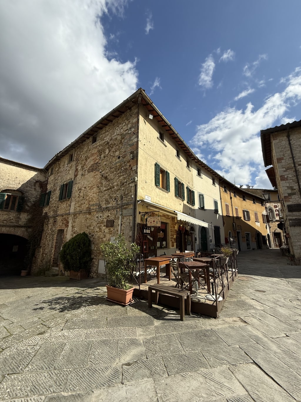 We had a very good small lunch, lunch numero uno, at this restaurant on the corner.
