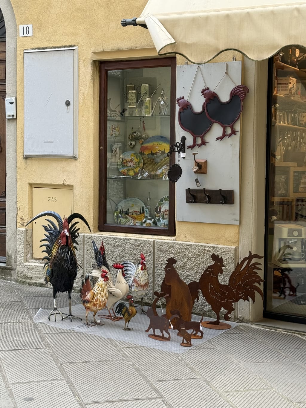 Many roosters etc…