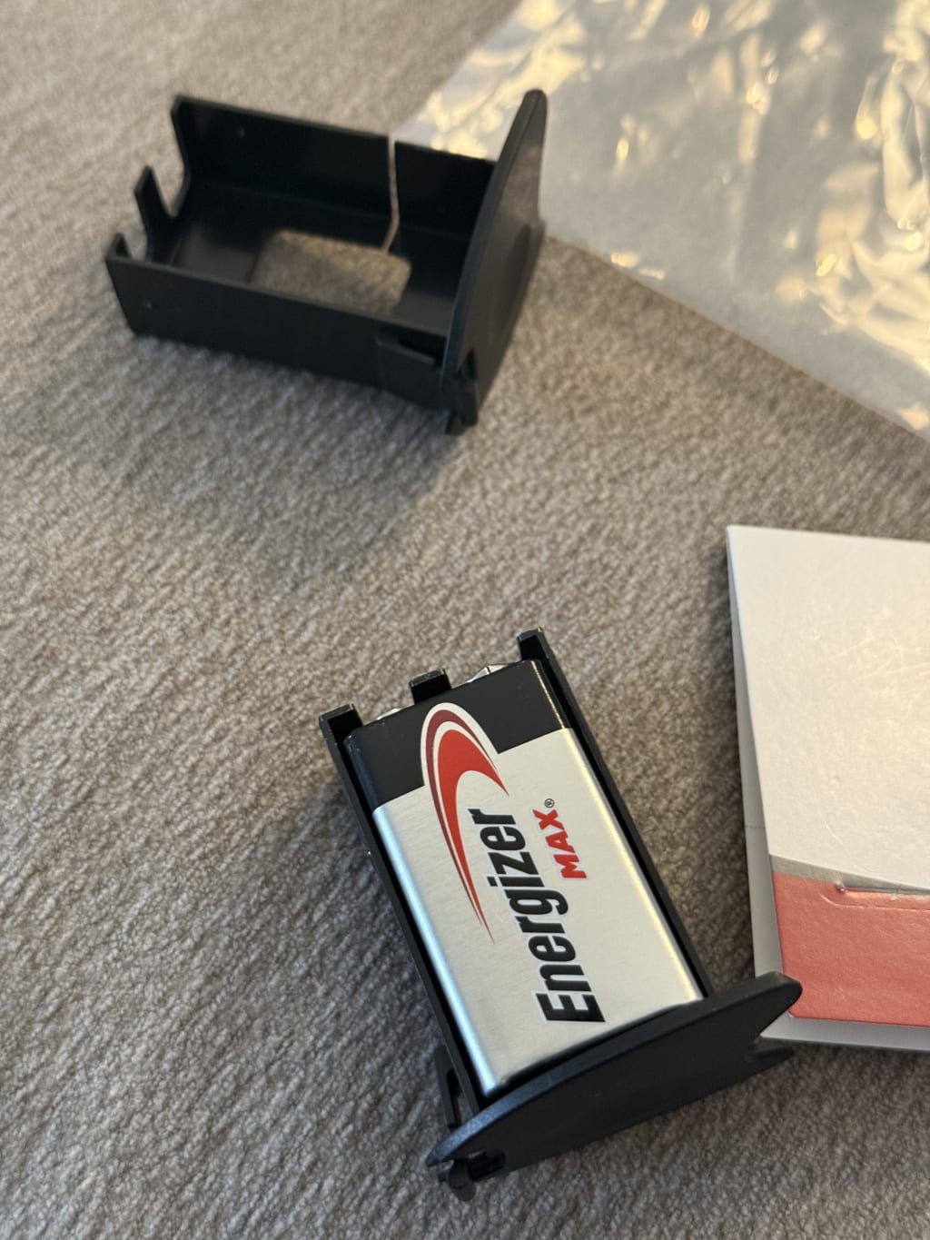 The new cartridge fits the 9V battery much better. Or shall I say the 9V battery fits in the new cartridge better than in the old one. I should also mention that I got new 9V batteries, the Energizer Max, which based on web research are supposed to fit better. Who would have thought that all 9V batteries are not created equal and that they have slightly different sizes.