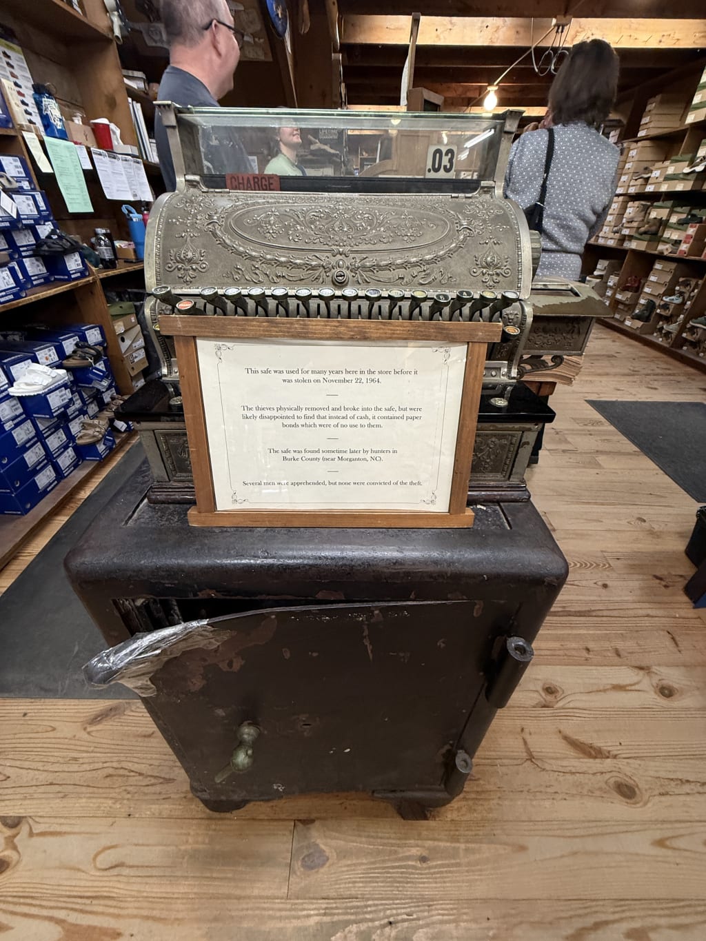 An old safe with a sign describing its 1964 theft and subsequent recovery.