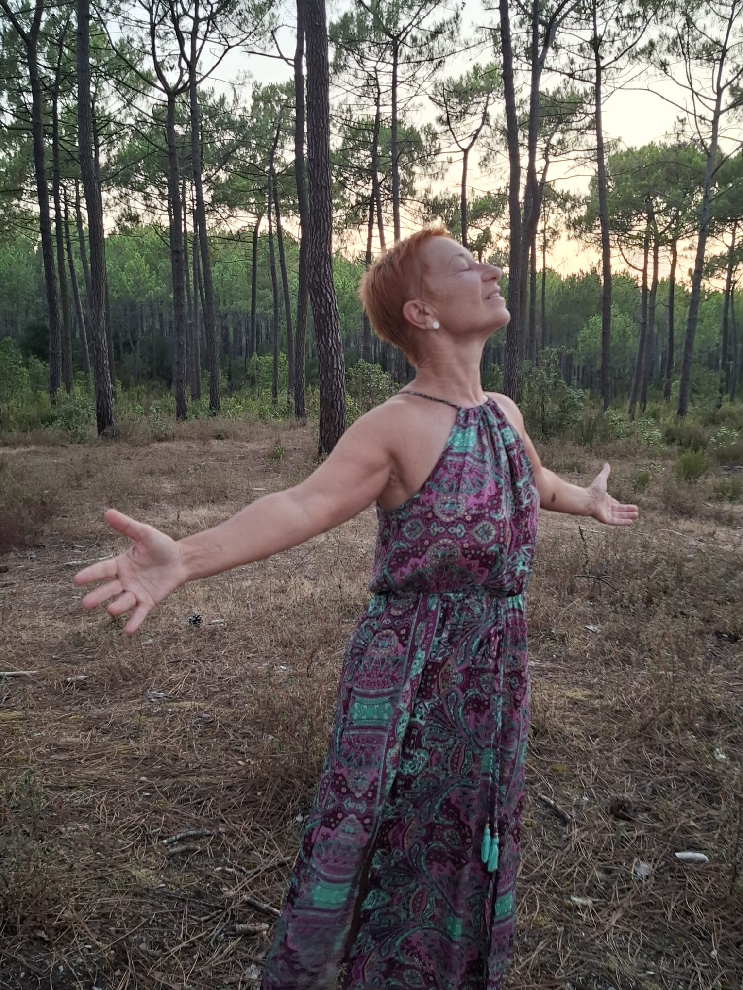 Portrait de Karine de Monte, accompagnante en séances d'apaisement et de transformation intérieure.