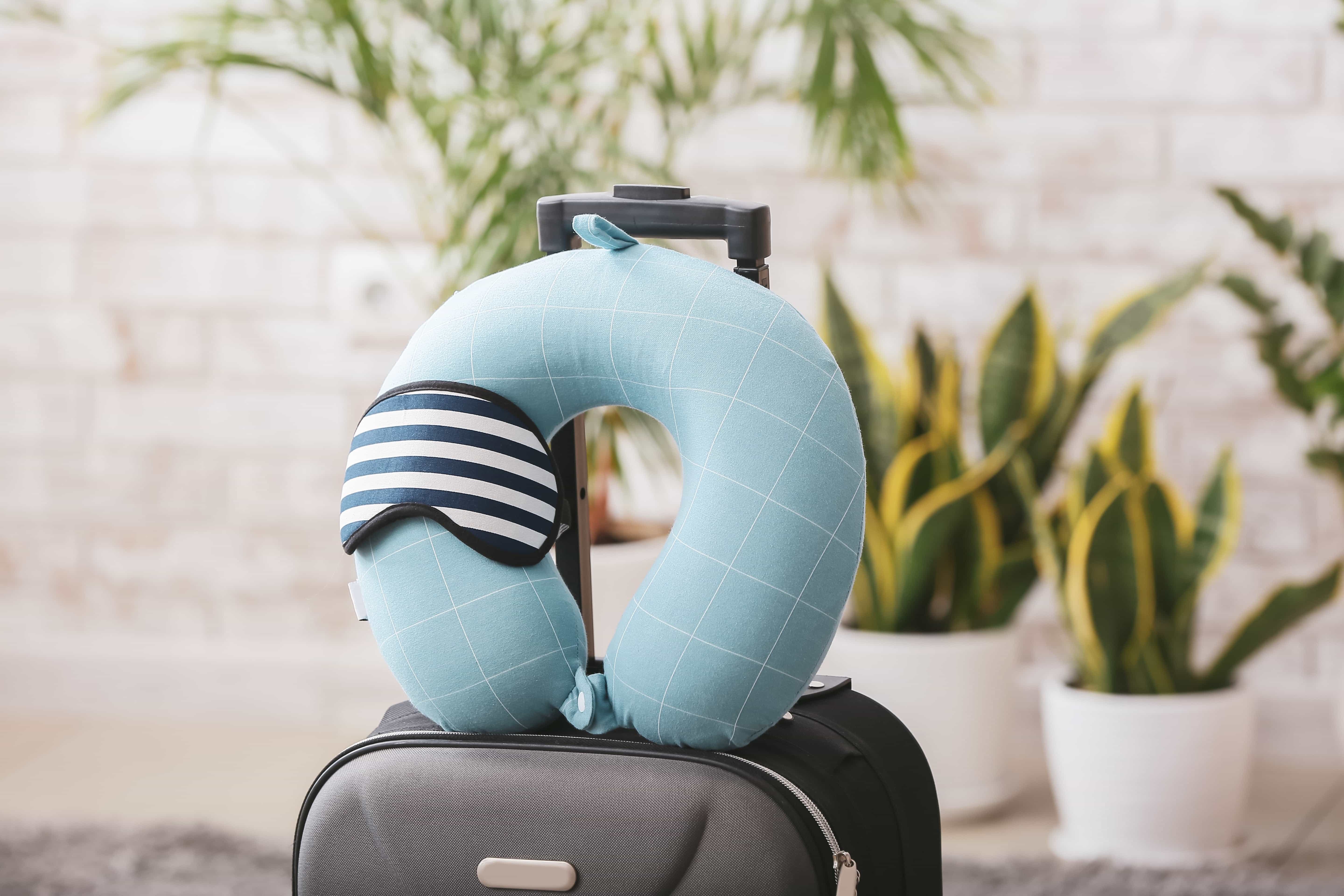 Travel neck pillow