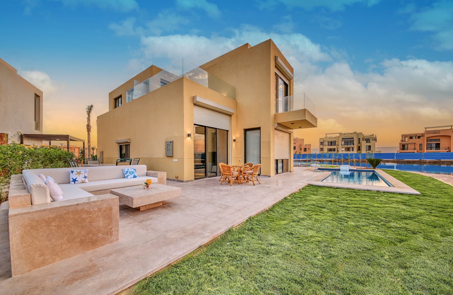 ALLURING EGYPTIAN SUMMER VIBES