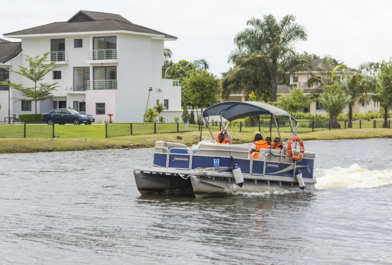 GETAWAY AT LAKOWE LAKES