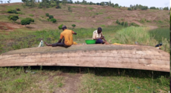 Fabrication artisanale des pirogues : valoriser un savoir-faire essentiel au lac Kivu