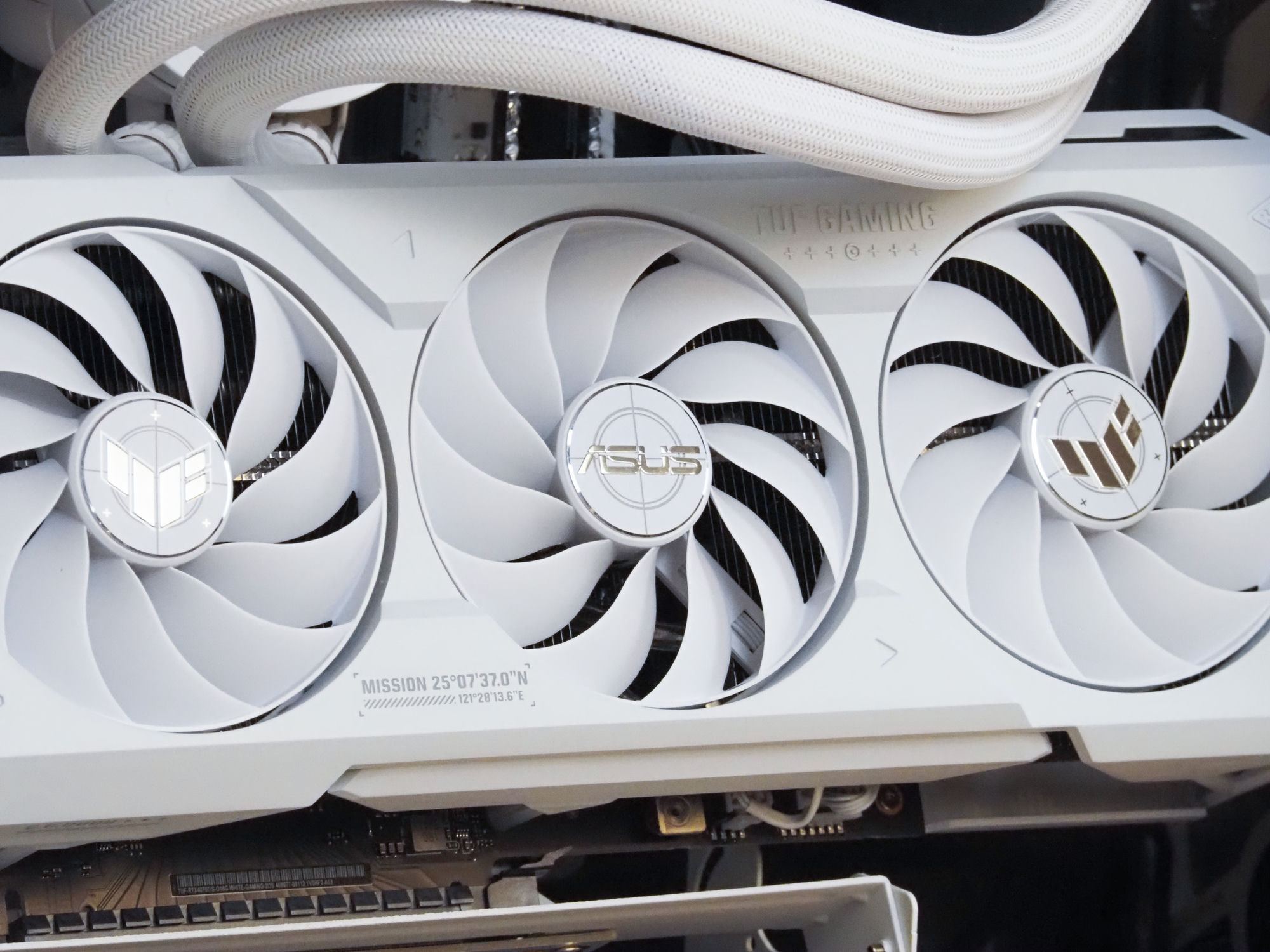 White ASUS TUF graphics card and white cabling — white on white