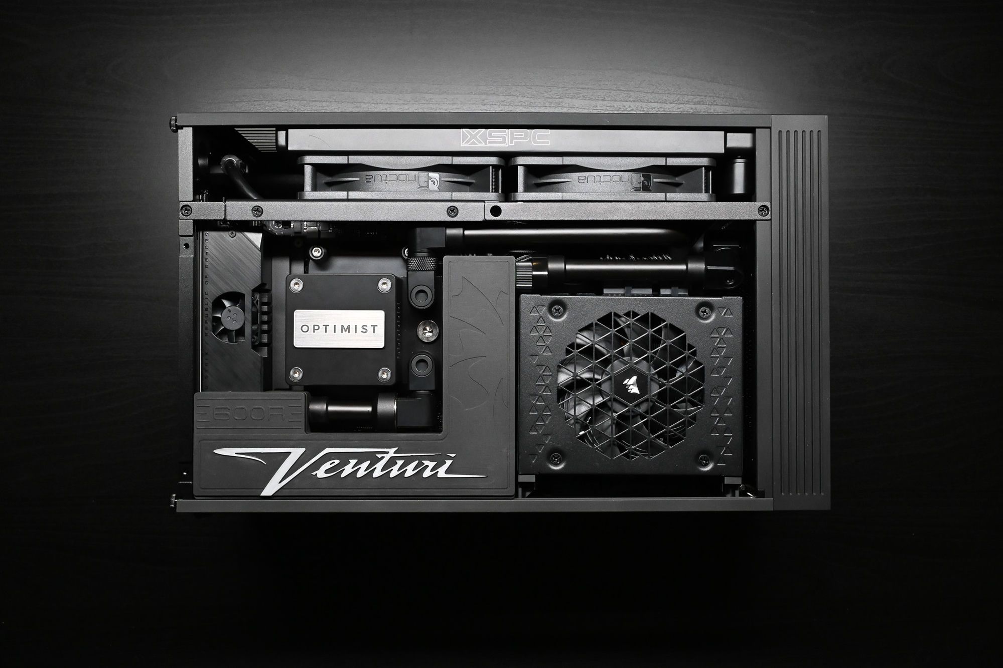 The blower fan of the workstation graphics card beneath the brushed 600R shroud