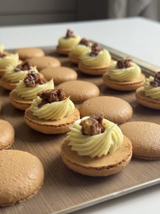 Carrot Cake Macaron preview 2
