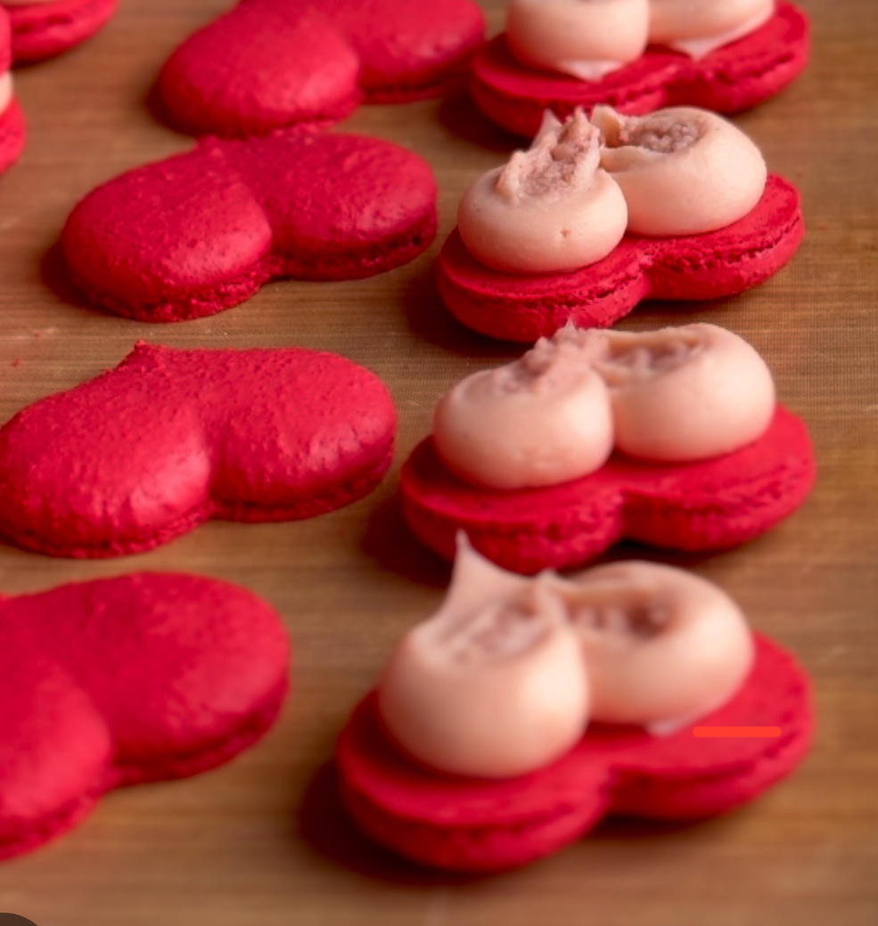 Strawberry Tiramisu Macarons preview 2