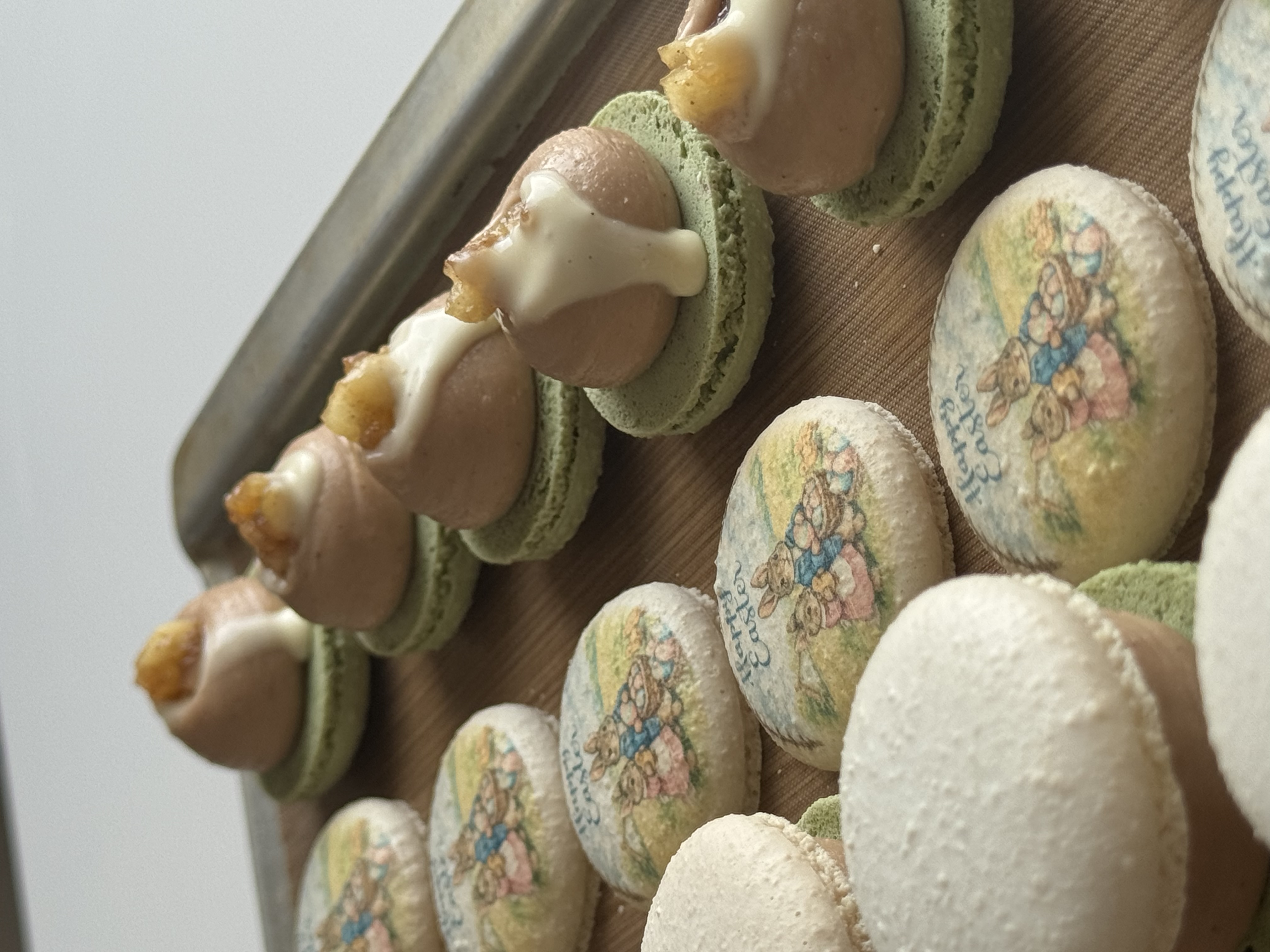 English Apple Pie Macarons preview 3