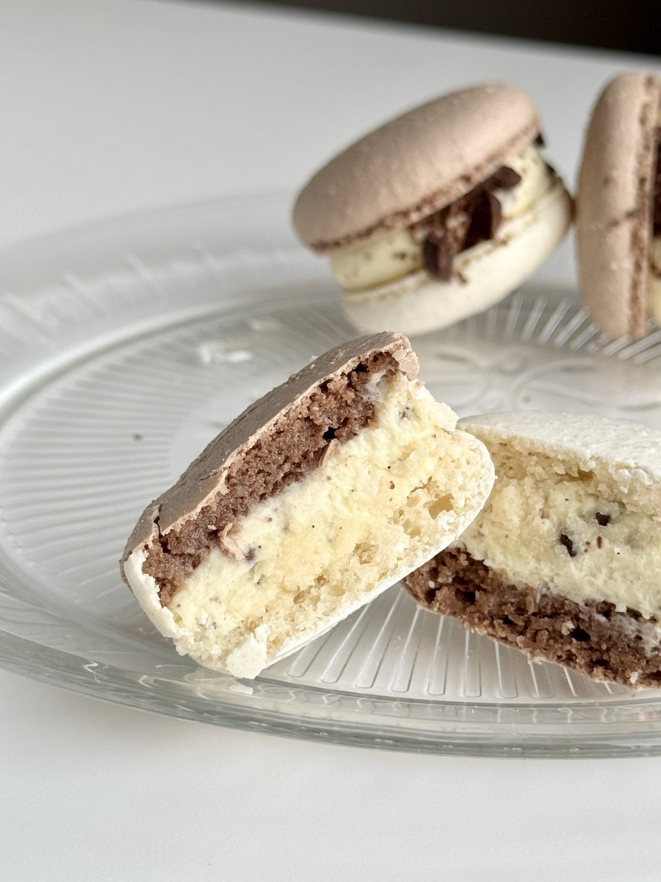 Stracciatella Ice Cream Macaron preview 2