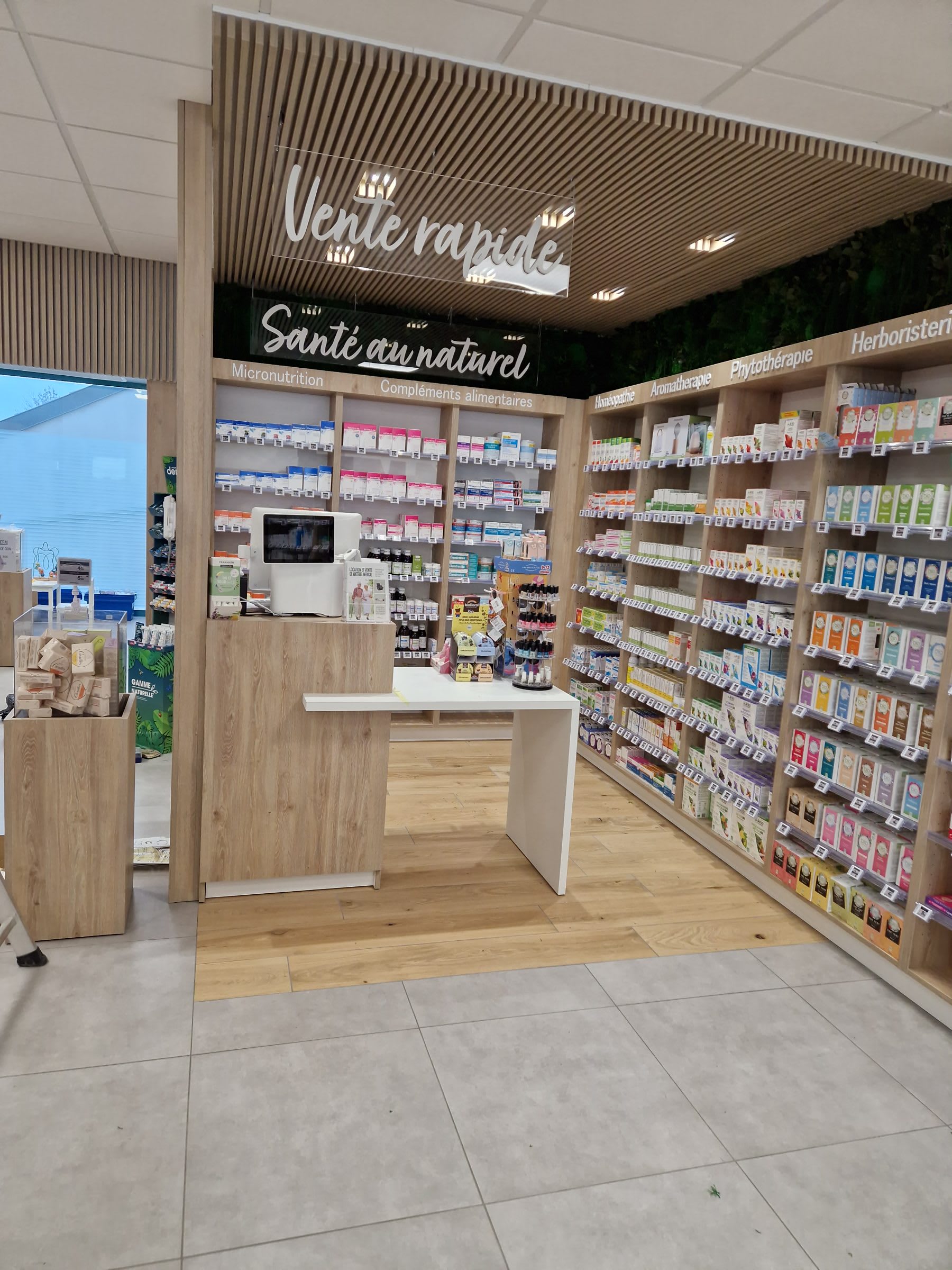 Agencement Pharmacie de Bologne — Pharmacie — Photo 13 — Bologne