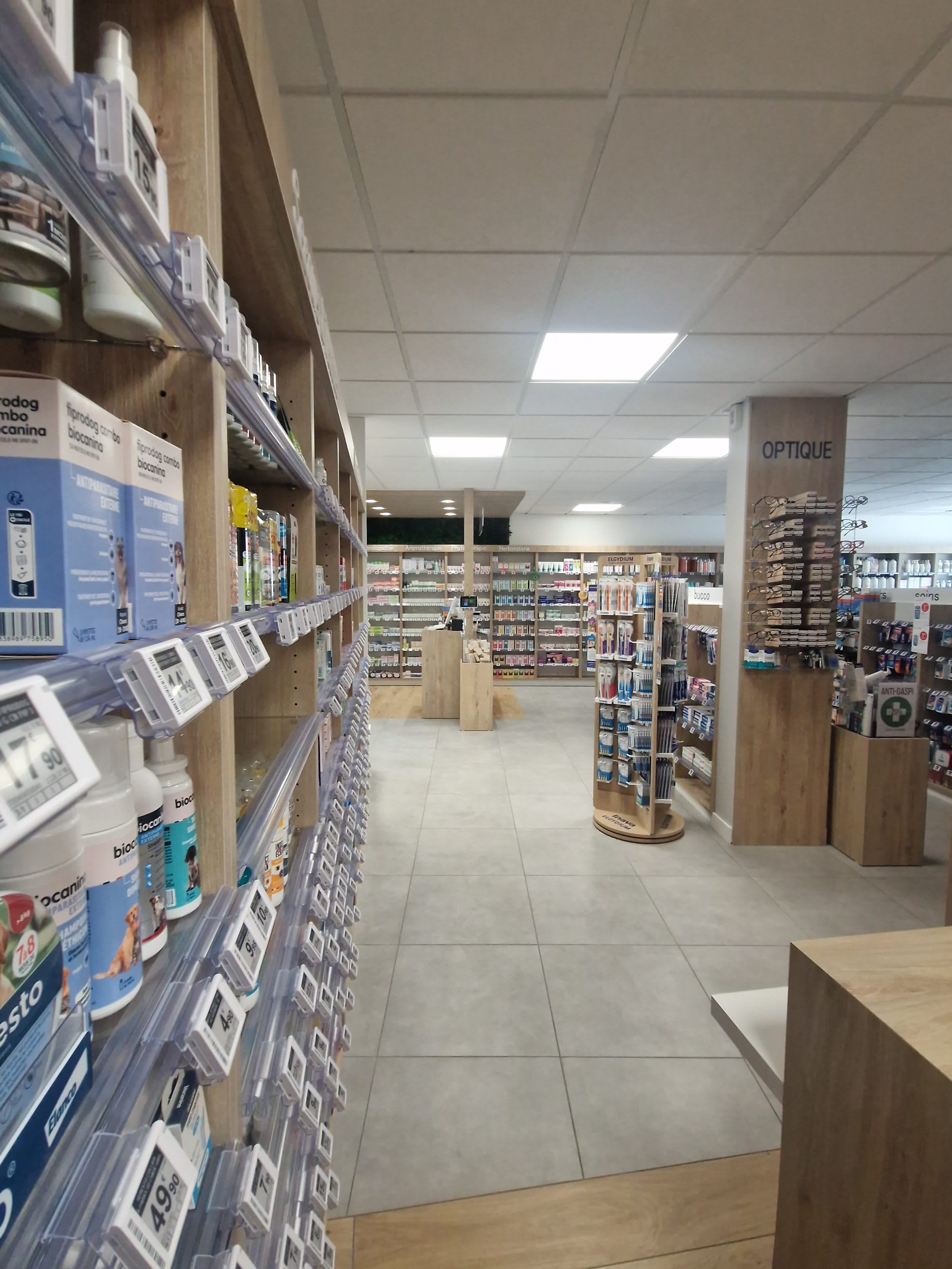 Agencement Pharmacie de Bologne — Pharmacie — Photo 20 — Bologne