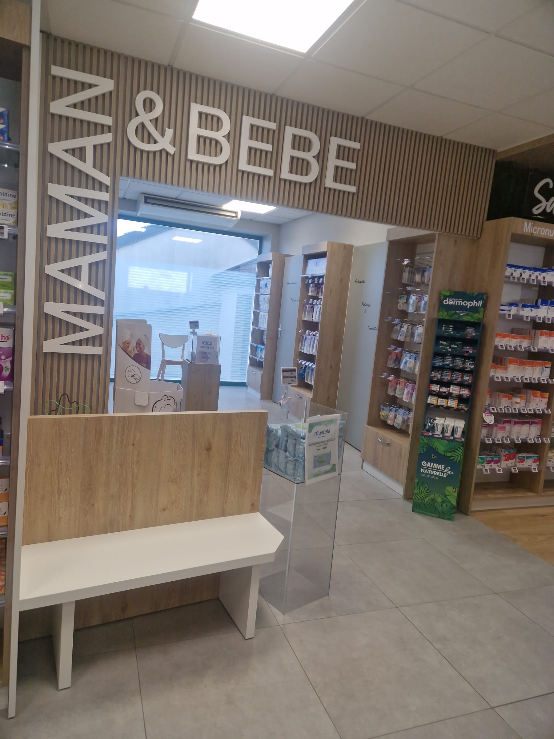 Agencement Pharmacie de Bologne — Pharmacie — Photo 23 — Bologne