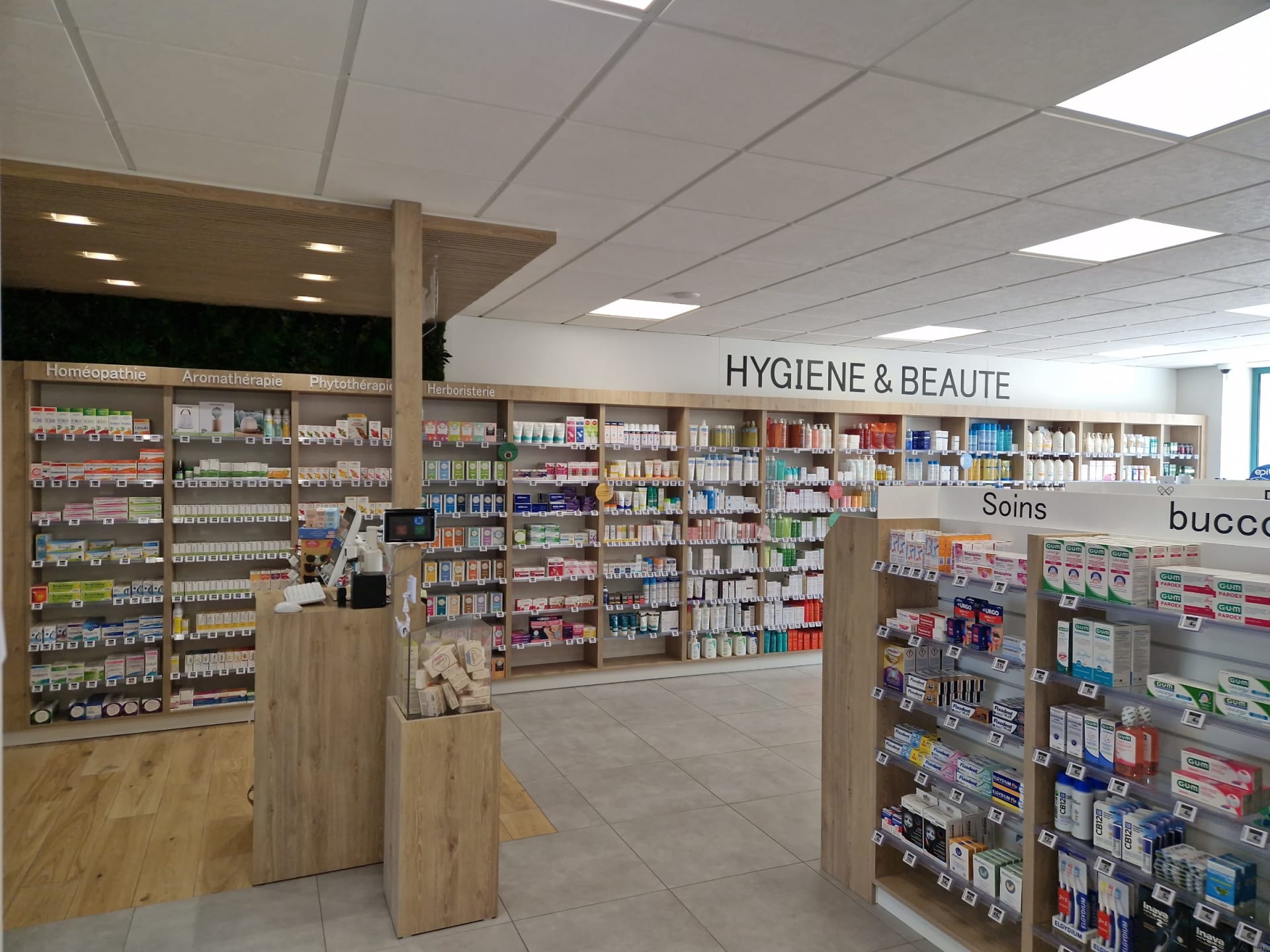 Agencement Pharmacie de Bologne — Pharmacie — Photo 35 — Bologne