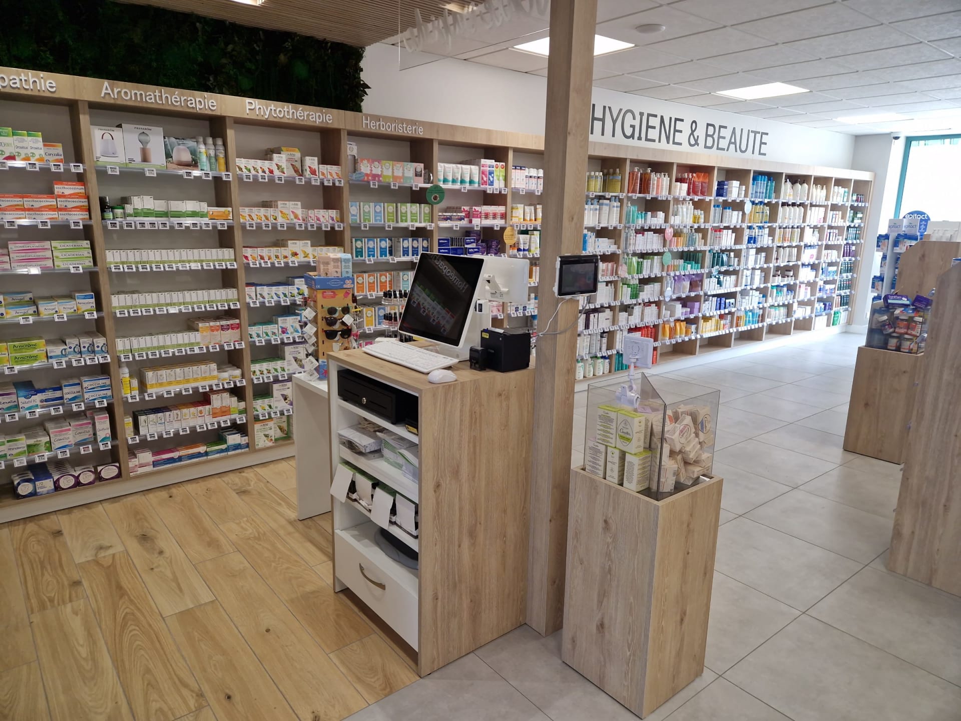 Agencement Pharmacie de Bologne — Pharmacie — Photo 36 — Bologne