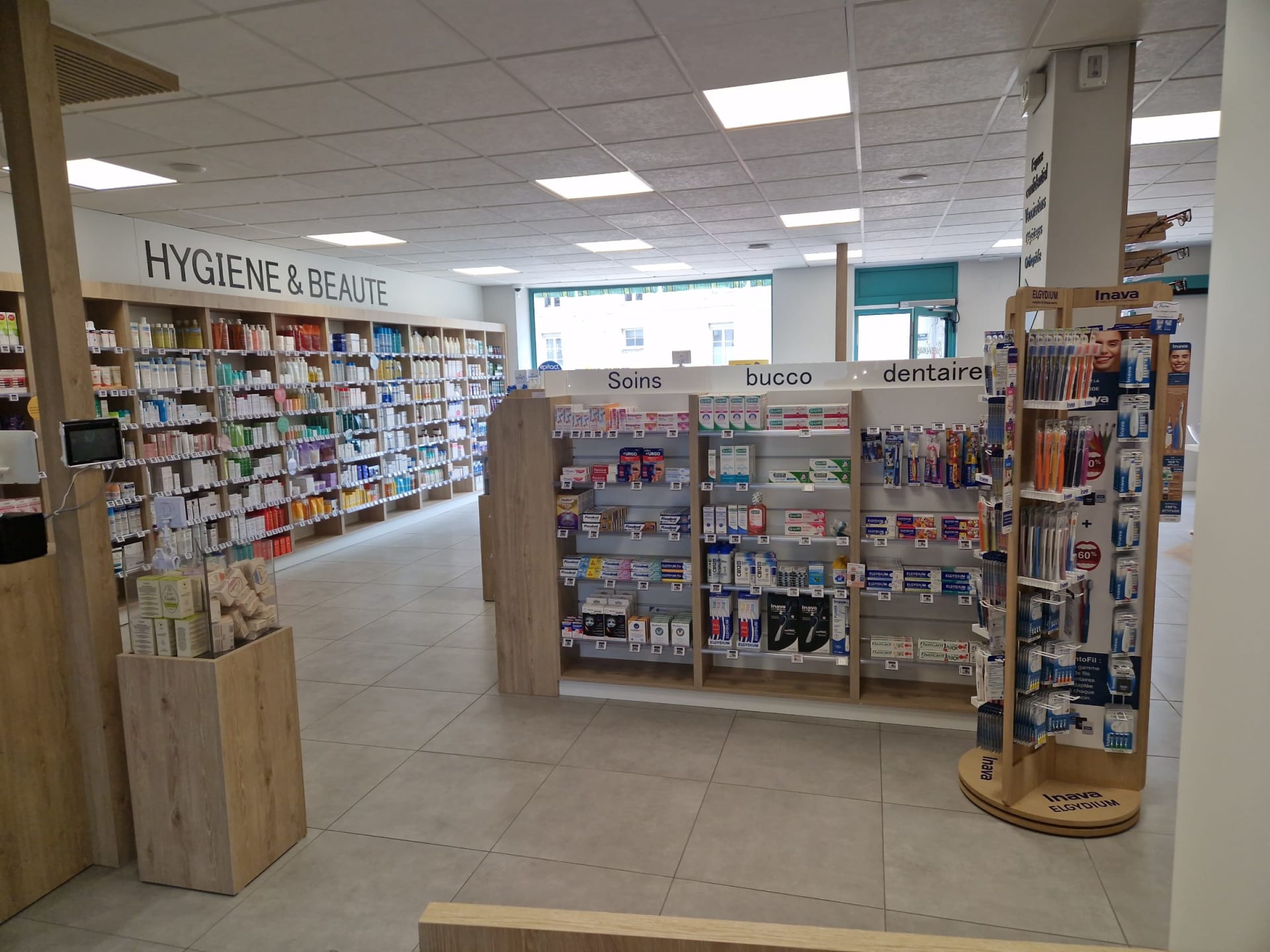 Agencement Pharmacie de Bologne — Pharmacie — Photo 37 — Bologne