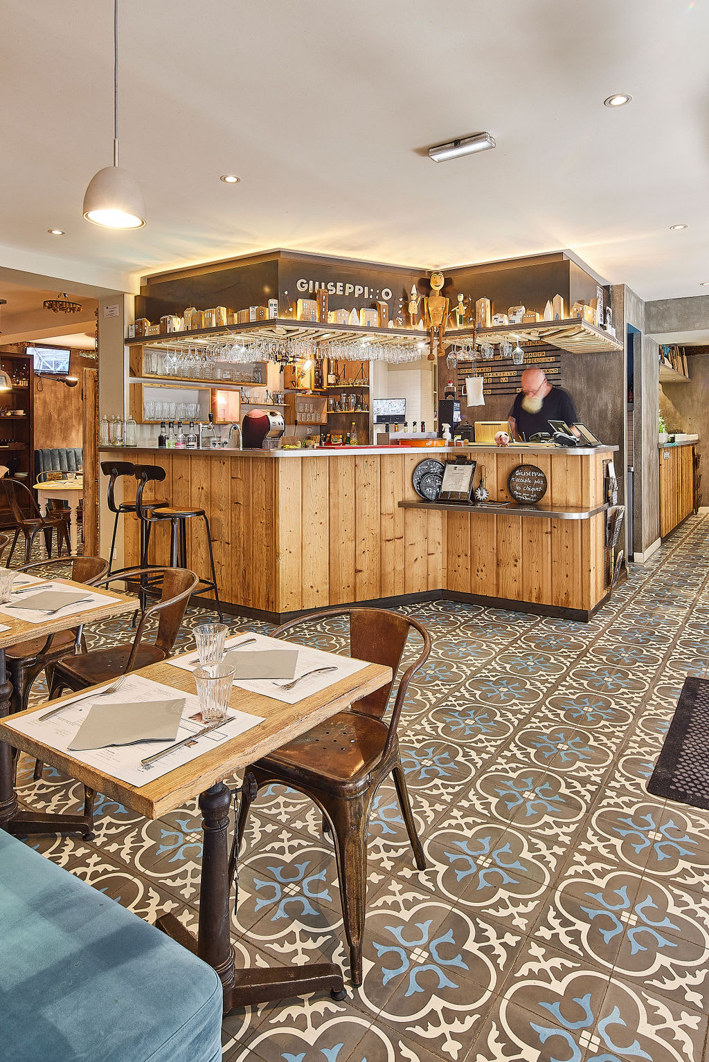 Agencement Pizzeria Oino — Bar & Restaurant sur mesure