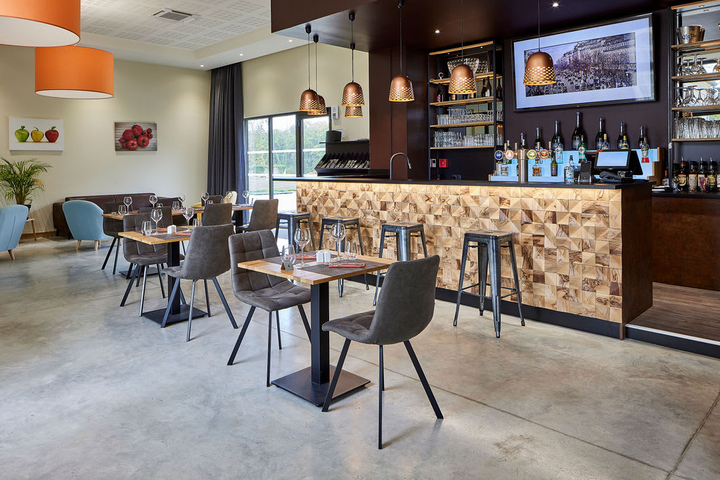 Agencement Orangerie Golf de la Cordelière — Hôtel — Photo 3