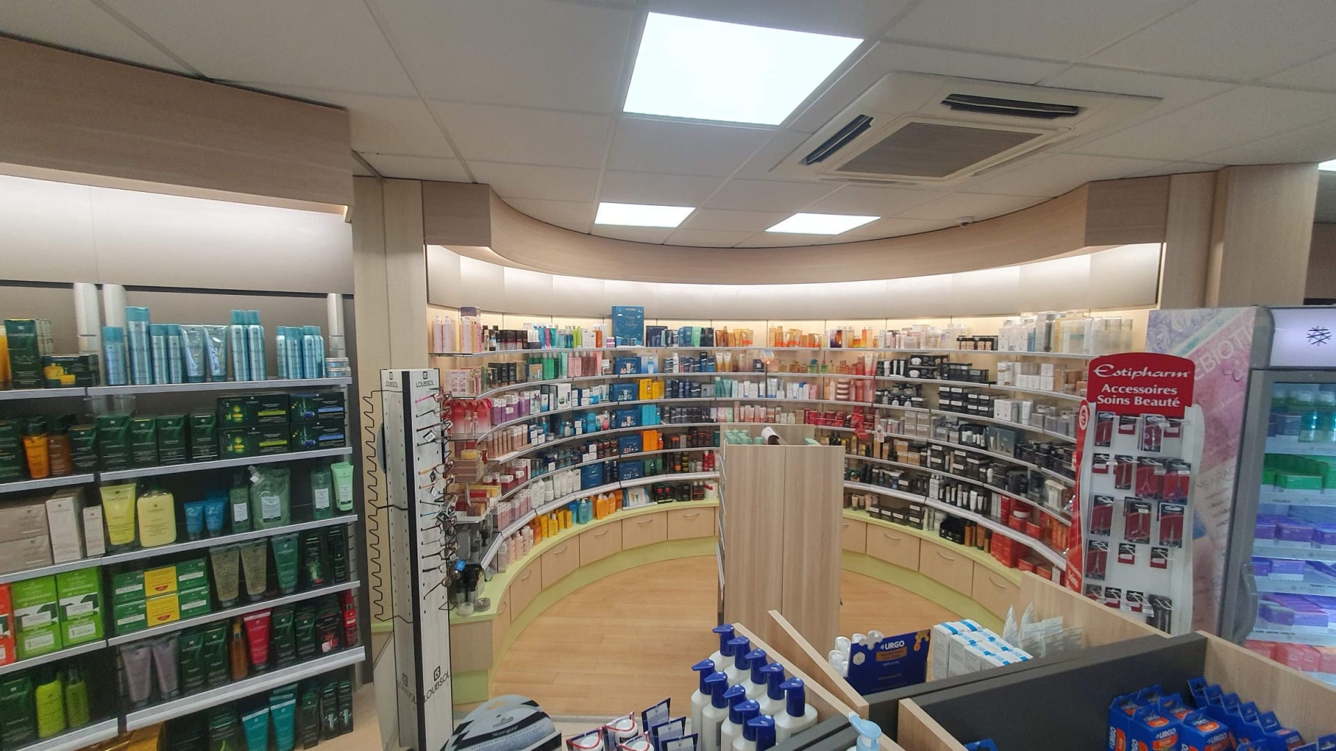 Agencement Pharmacie Ledouble — Pharmacie — Photo 3 — St André les Vergers AUBE