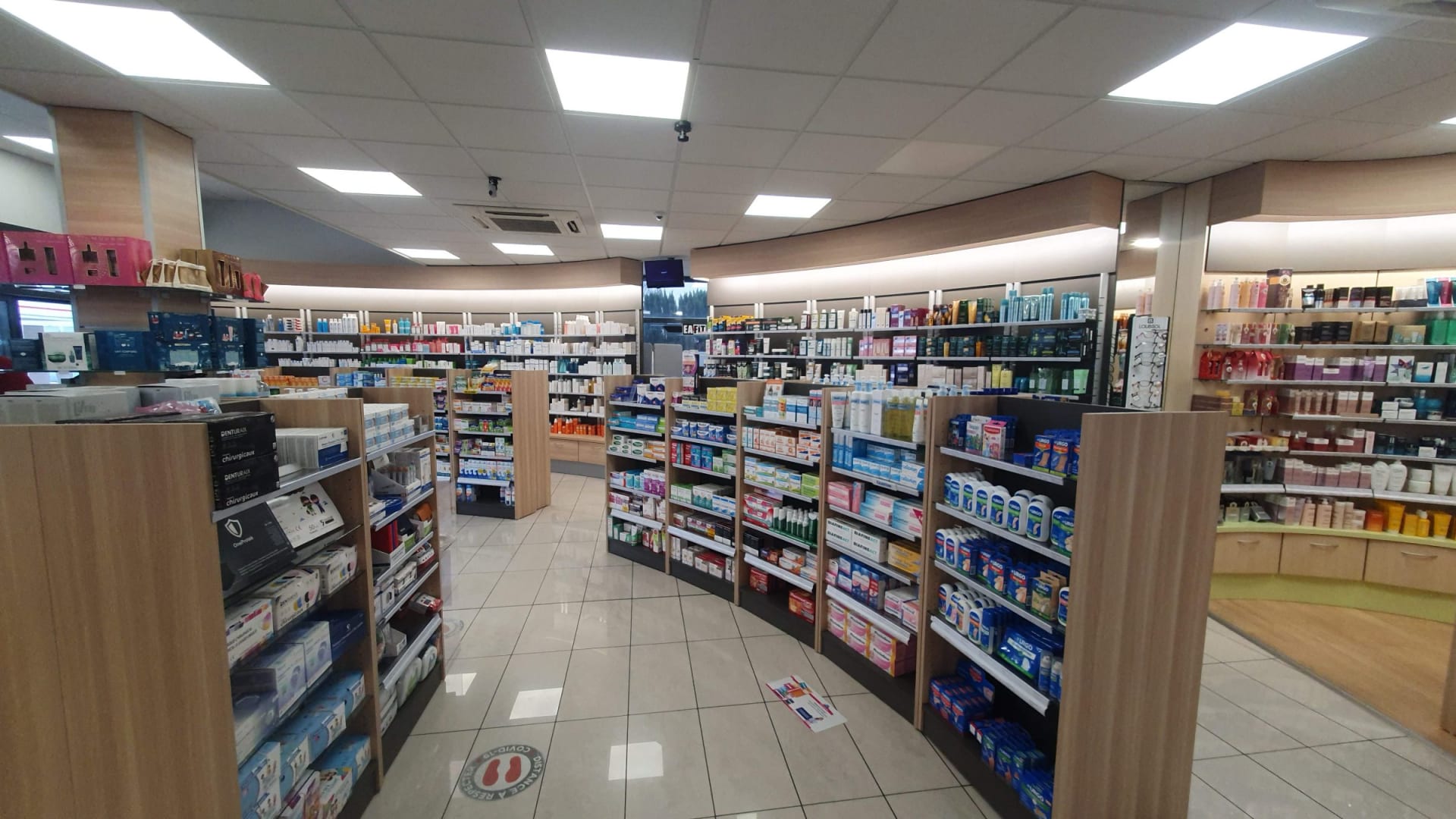 Agencement Pharmacie Ledouble — Pharmacie — Photo 4 — St André les Vergers AUBE