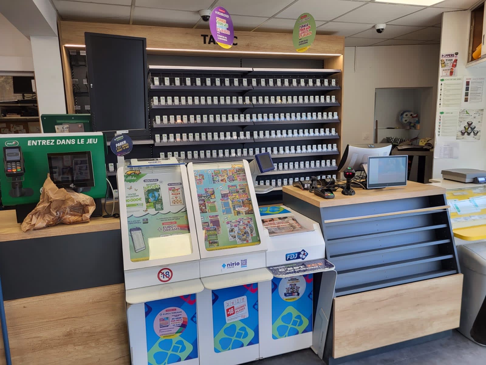 Agencement Tabac Le Refuge — Tabac & Presse — Photo 2 — Saint André les verges (10)