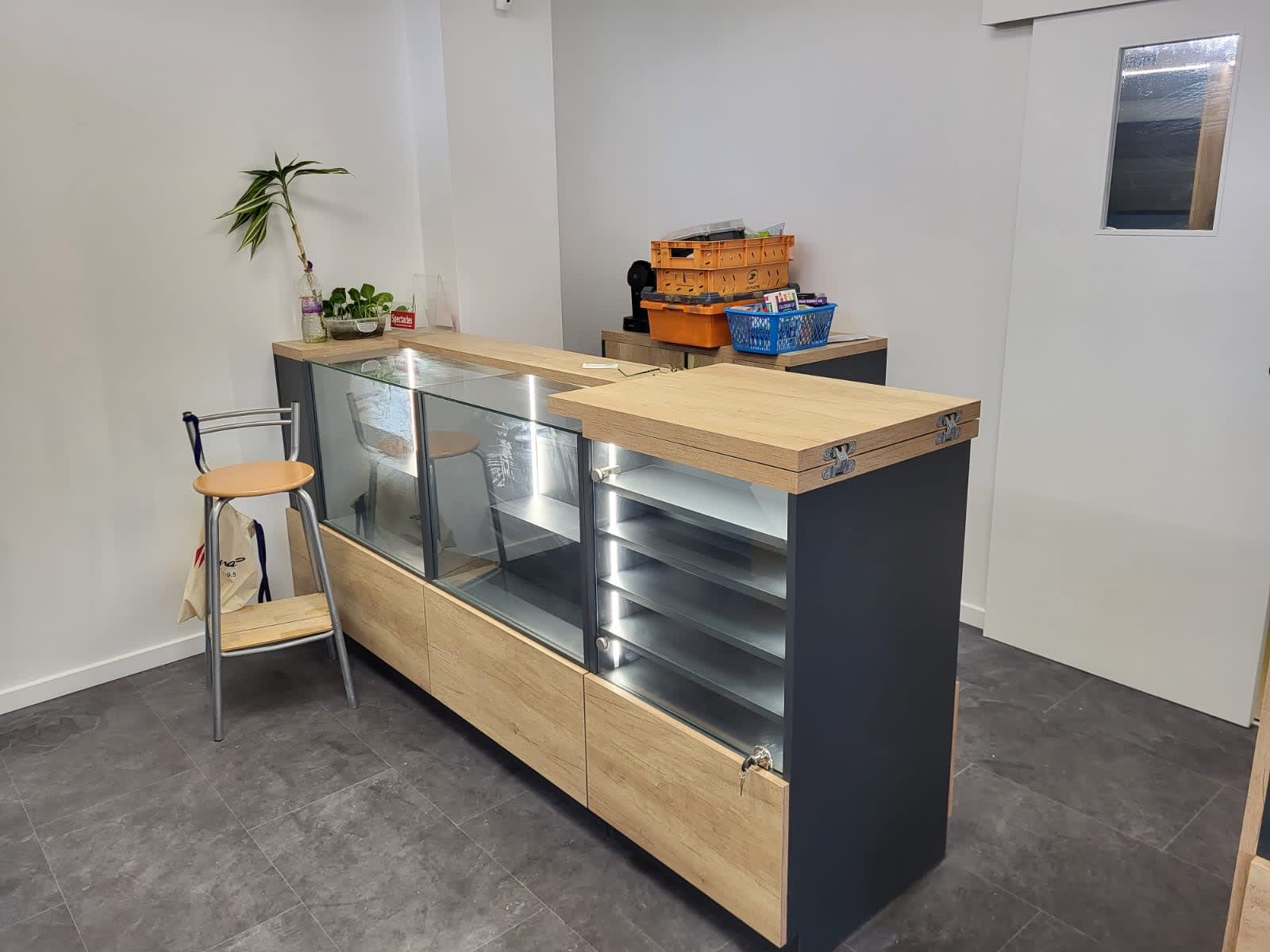 Agencement Tabac Le Refuge — Tabac & Presse — Photo 3 — Saint André les verges (10)