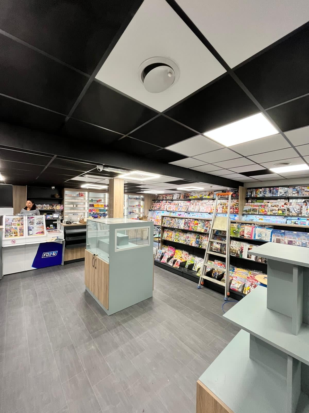 Agencement Tabac Le Refuge — Tabac & Presse — Photo 6 — Saint André les verges (10)