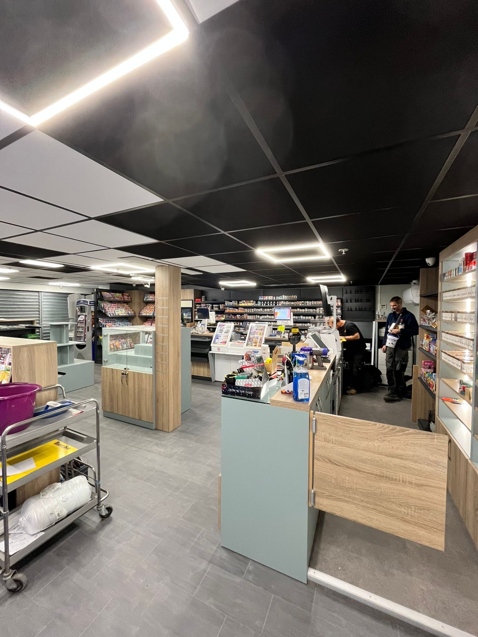 Agencement Tabac Le Refuge — Tabac & Presse — Photo 7 — Saint André les verges (10)