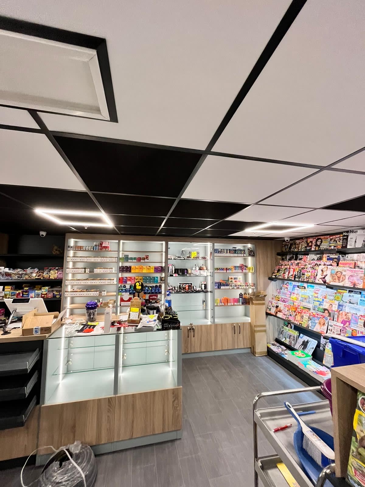 Agencement Tabac Le Refuge — Tabac & Presse — Photo 8 — Saint André les verges (10)