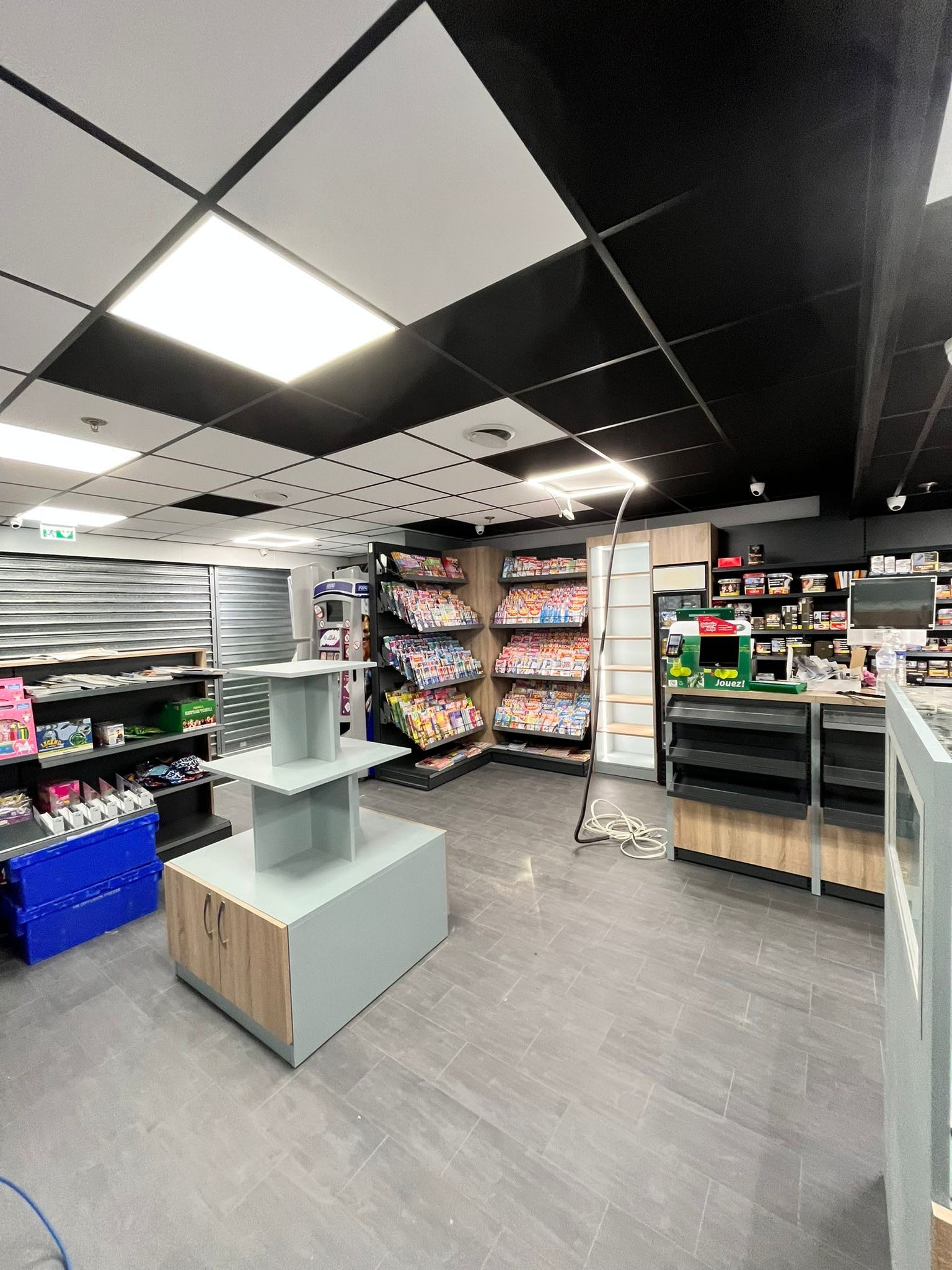 Agencement Tabac Le Refuge — Tabac & Presse — Photo 9 — Saint André les verges (10)